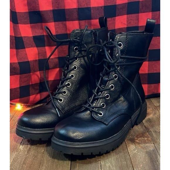 Kohls Shoes - Women’s Black Combat Boots size 9